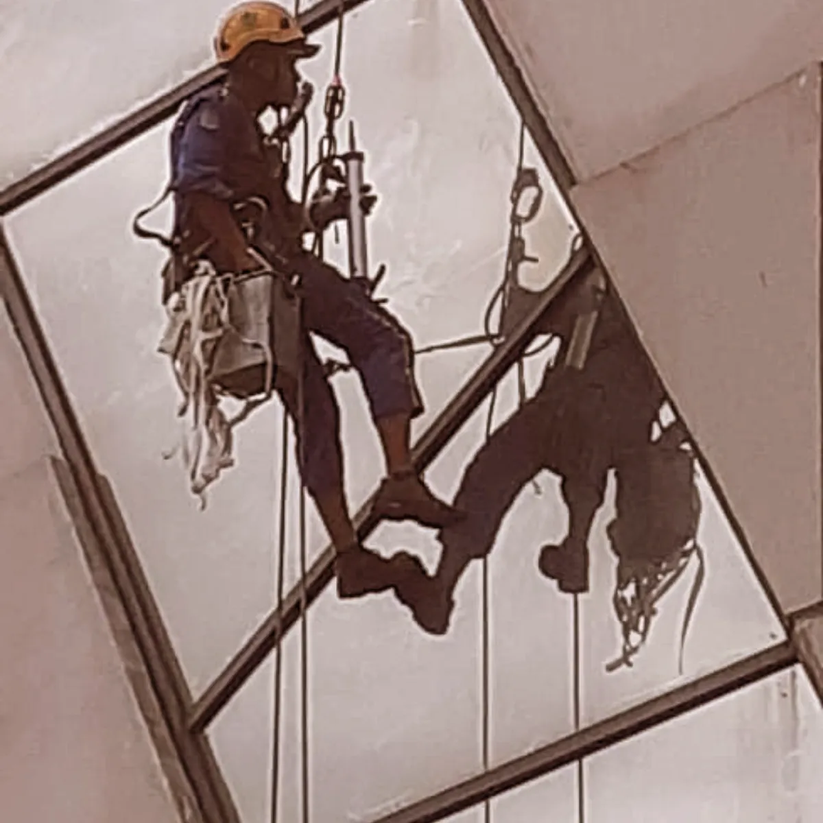 Resealant Kaca Gedung 